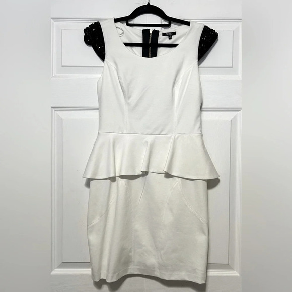XOXO Peplum dress with open back design w/ jeweled shoulders Sz 11/12 Cream/Blk - Picture 1 of 7